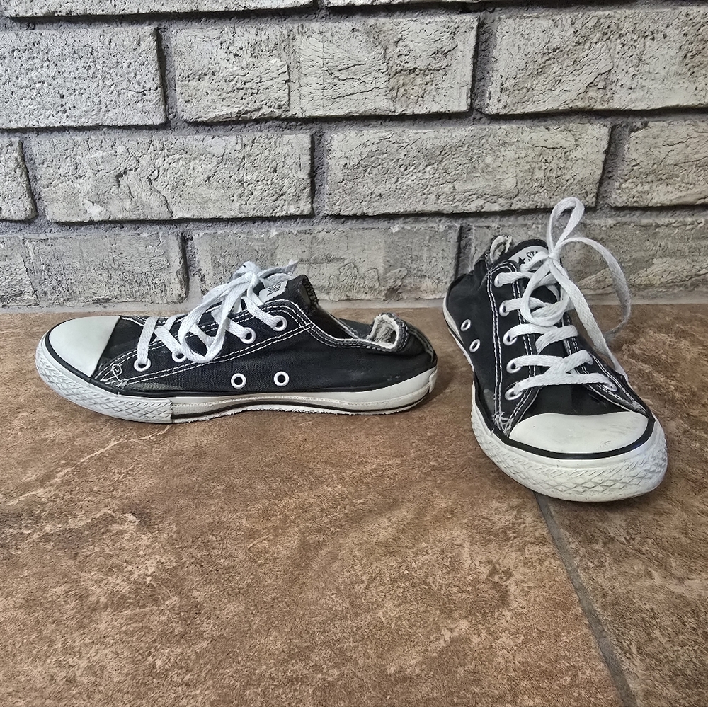 Black | CONVERSE | Low Top Sneaks